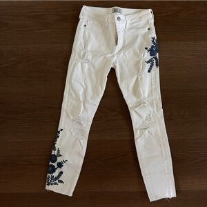 Abercrombie & Fitch White Skinny Jeans with Embroidered Flowers